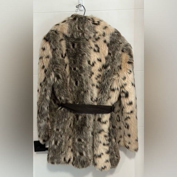 💗Vintage💗 Irving Posluns: Women’s Vintage Faux Fur Coat- Size 11-12 - Picture 2 of 14